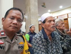 Bhabinkamtibmas Rawasari Shalat Tarawih Keliling Tingkatkan Silaturahmi dan Harkamtibmas