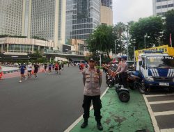 Personil Humas Menteng Pemantauan Dan Himbauan Giat Olahraga Pagi Di Car Free Day Bundaran HI Menteng