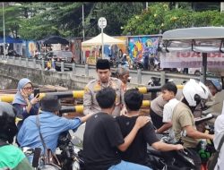 Polsek Metro Menteng Bagikan 200 Box Nasi Cepat Saji Dalam Rangka “Ramadhan Suci, Polri Berbagi”