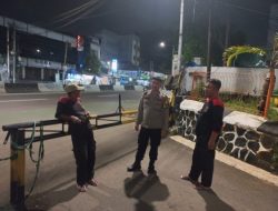 Bhabinkamtibmas Kebon Kacang Sambangi Poskamling Berikan Imbauan Keamanan Agar Selalu Waspada