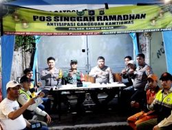 Kapolsubsektor Karang Anyar Pimpin Di Pos Singgah Ramadhan Kartini Cegah Tawuran Jelang Sahur