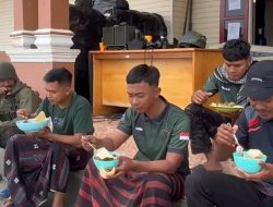 Personel Ops Damai Cartenz Rayakan Lebaran di Sugapa dengan Kebersamaan dan Solidaritas