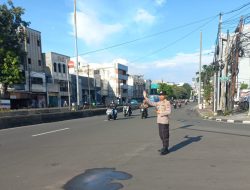 Polsubsektor Roxy Hadir di Tengah Masyarakat, Amankan Arus Lalin Saat Kelengangan Libur Panjang