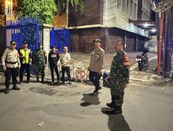 Patroli Tiga Pilar Polsek Metro Gambir Jaga Kondusifitas Malam Hari di Sekitar Monas dan Petojo Utara