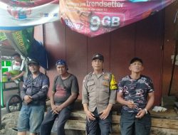 Patroli Keamanan di Pasar Gembrong, Bhabinkamtibmas Galur Ajak Warga Jaga Keamanan Selama Mudik Lebaran