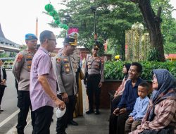 Kapolres Metro Jakarta Timur Tinjau Pengamanan TMII Saat Libur Lebaran