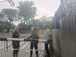 Antisipasi Gangguan Kamtibmas, Bhabinkamtibmas Petojo Utara Sambangi Warga di Petojo Utara