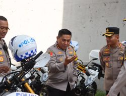 Kapolres Metro Bekasi Dampingi Kapolda dan Wakapolda Metro Jaya Tinjau Arus Balik di Pospam KM 25B Tol Jakarta-Cikampek