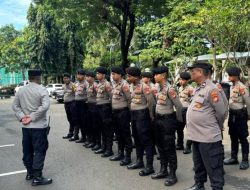 Suasana Lebaran, Waka Polsek Pimpin Apel Pengamanan Unjuk Rasa Di Gedung DPR RI