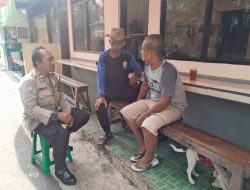 Sambangi Warga RW 04 Gambir, Bhabinkamtibmas Ajak Waspada Pendatang Baru Pascaarus Balik