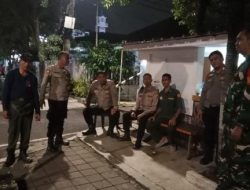 Patroli Cipta Kondisi Polsek Cempaka Putih Sambangi Poskamling Wujudkan Lingkungan Aman dan Kondusif