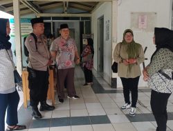 Sinergi Tiga Pilar Gondangdia, Bhabinkamtibmas Gondangdia Hadiri Takziah Ketua RT 03 RW 01
