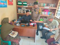 Bhabinkamtibmas Kebon Sirih Bersama Kelurahan Dan Dukcapil Lakukan Pendataan Warga Di RW 10 Kalipasir