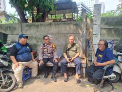 Bhabinkamtibmas Karet Tengsin Sambangi FKDM Dan Warga RT 14/09 Ajak Jaga Kamtibmas
