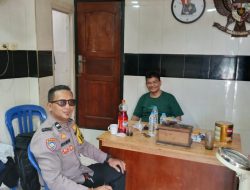 Ciptakan Wilayah Aman, Bhabinkamtibmas Kampung Rawa Sambang ke Pos Sekretariat RW 04, Cooling System dengan Ketua RW