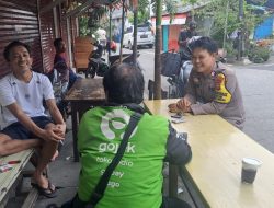 “Bhabinkamtibmas Sambangi Pangkalan Ojek Online di Sawah Besar, Sampaikan Imbauan Cegah Kecelakaan!”