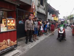 Polisi Kawal Ketat Penyaluran KJP di Karang Anyar, Cegah Kericuhan Warga”