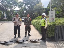 Sinergi TNI-Polri, Bhabinkamtibmas Gondangdia Dan Babinsa Sambang Perkantoran Jalan MH. Thamrin