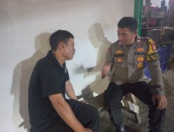 Bhabinkamtibmas Kebon Kacang Sambangi Pos Kamling RW 09 Malam Hingga Dini Hari