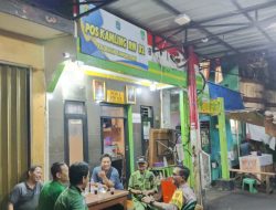 Bhabinkamtibmas Kampung Rawa Tinjau Pos Kamling, Pastikan Keamanan Wilayah Tetap Kondusif