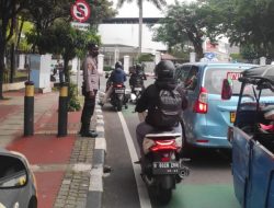 Polsek Metro Gambir Lakukan Pengaturan Lalu Lintas dan Antisipasi Kriminalitas di TL Veteran 3