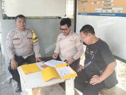 Bhabinkamtibmas Cideng Dampingi Dukcapil Tertibkan Administrasi Warga