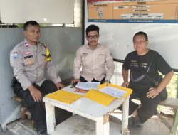 Bhabinkamtibmas Cideng Dampingi Dukcapil Tertibkan Administrasi Warga