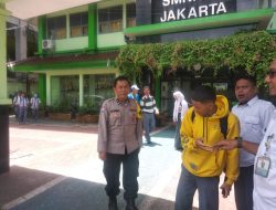 Bhabinkamtibmas Paseban Monitoring Siswa SMKN 34 Usai Ujian