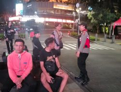 Polisi Sapa Remaja di Bundaran HI, Beri Himbauan dan Periksa Barang Bawaan