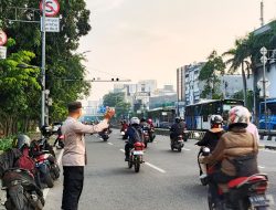 Gatur Lalin Pagi di Pintu Besi, Polsek Sawah Besar Jaga Keamanan dan Kelancaran Arus Lalu Lintas