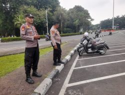 Polsek Metro Gambir Laksanakan Pengamanan Aksi di Depan Kedubes AS