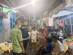 Patroli Malam Bhabinkamtibmas Petojo Utara Cegah Potensi Tawuran Akibat Kembang Api