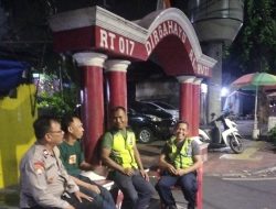 Bhabinkamtibmas Johar Baru Lakukan Patroli dan Sambang Poskamling Jaga Keamanan Lingkungan