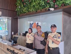 Satpam Kaget, Bhabinkamtibmas Pegangsaan Datang Tanpa Peringatan ke Kantor PT KAI
