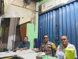 Patroli Malam Bhabinkamtibmas Kampung Rawa, Perkuat Sinergi dengan Tokoh Masyarakat