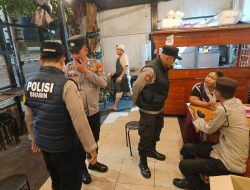 Patroli Cipkon Menteng Himbau Penutupan Aktivitas Cafe Di Jalan HOS Cokroaminoto