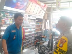 Libur Sabtu, Pendamping Bhabinkamtibmas Tanah Tinggi Patroli dan Beri Imbauan Keamanan di Indomaret