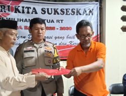 Bhabinkamtibmas Kebon Kacang Hadiri Dan Monitoring Pemilihan Ketua RT 07/02 Malam Hari
