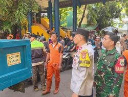Tiga Pilar Kelurahan Petojo Utara Gelar Penertiban PKL di RW 04 untuk Tertibkan Lingkungan