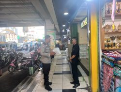 Bhabinkamtibmas Kampung Bali Sambangi Warga RW 04