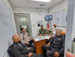 Bhabinkamtibmas-Babinsa Karet Tengsin Patroli Bersama Menjaga Wilayah Kondusif