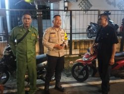 Bhabinkamtibmas Kelurahan Duri Pulo Sambangi Pos Satkamling RW 01 untuk Tingkatkan Keamanan Lingkungan