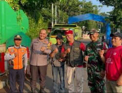 Bhabinkamtibmas Menteng Bersama Tiga Pilar, Laksanakan Giat Kerja Bakti Di Rw 10 Jalan Menteng Tenggulun