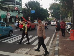 Unit Samapta Lakukan Pengaturan Arus Lalulintas Sore Hari