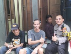 Ngobrol Bareng Warga, Bhabinkamtibmas Menteng Sambang Warga Di Jalan Anyer VII