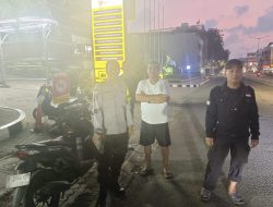 Bhabinkamtibmas Petojo Utara Patroli Bersama Tokoh Masyarakat, Tegaskan Komitmen Jaga Keamanan Lingkungan