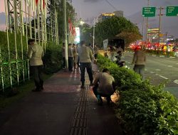 *Brimob Polda Metro Jaya Sisir Kawasan DPR, Pastikan Situasi Aman Jelang May Day*