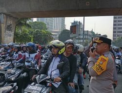 Berikan Rasa aman dan Nyaman, Polsek Senen Amankan dan Atur Arus Lalin pada Peringatan Hari Buruh 1 Mei 2025