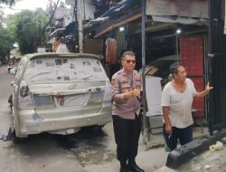 Perkuat Tali Silaturahmi dan Keamanan, Kapolsubsektor Kayu Awet Sambangi Warga