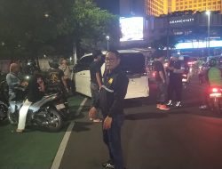 Patroli Malam Di Bundaran HI, Polisi Himbau Warga Untuk Segera Pulang Antisipasi Kerawanan  Malam Hari